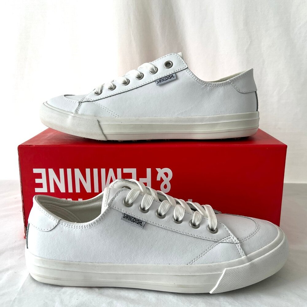 New Swing Dish Spikeless Traveler Sneakers, Coated White Leather, Size 9